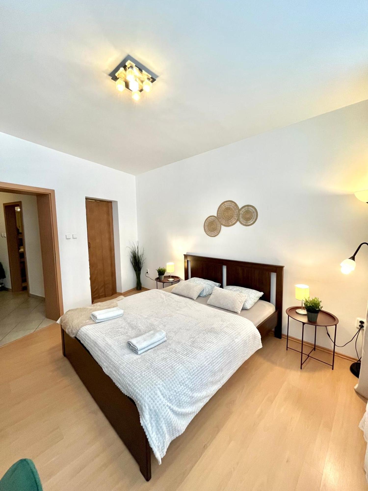 Apartment Tina - Old Town, Ac, Free Private Parking Bratislava Exterior foto