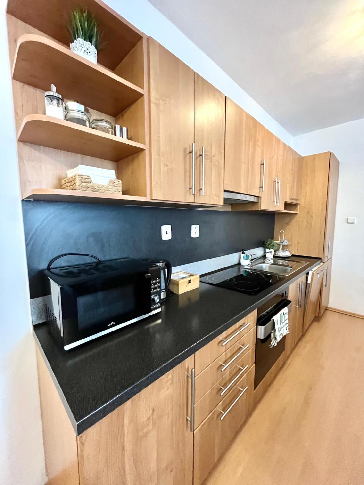 Apartment Tina - Old Town, Ac, Free Private Parking Bratislava Exterior foto