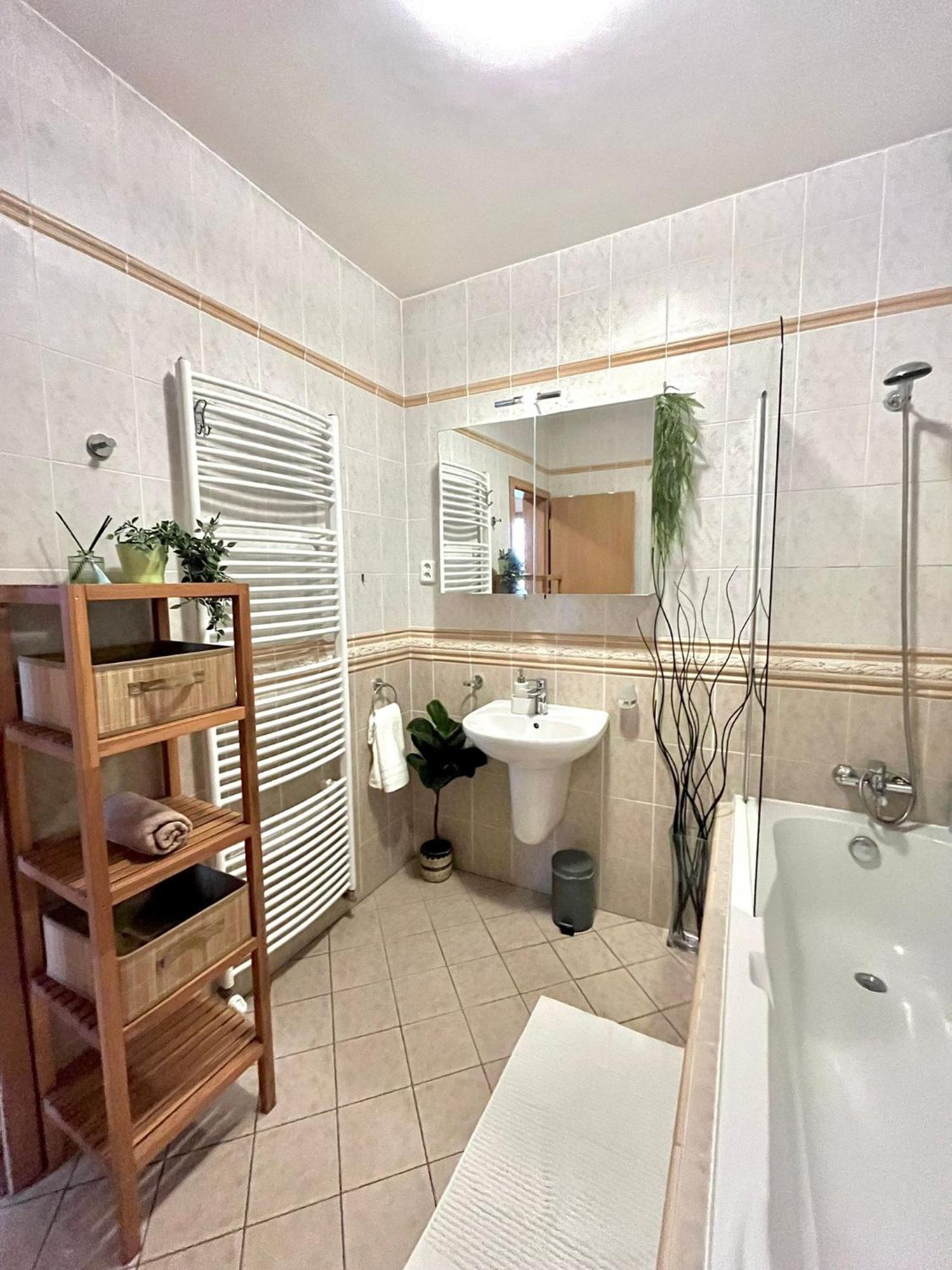 Apartment Tina - Old Town, Ac, Free Private Parking Bratislava Exterior foto