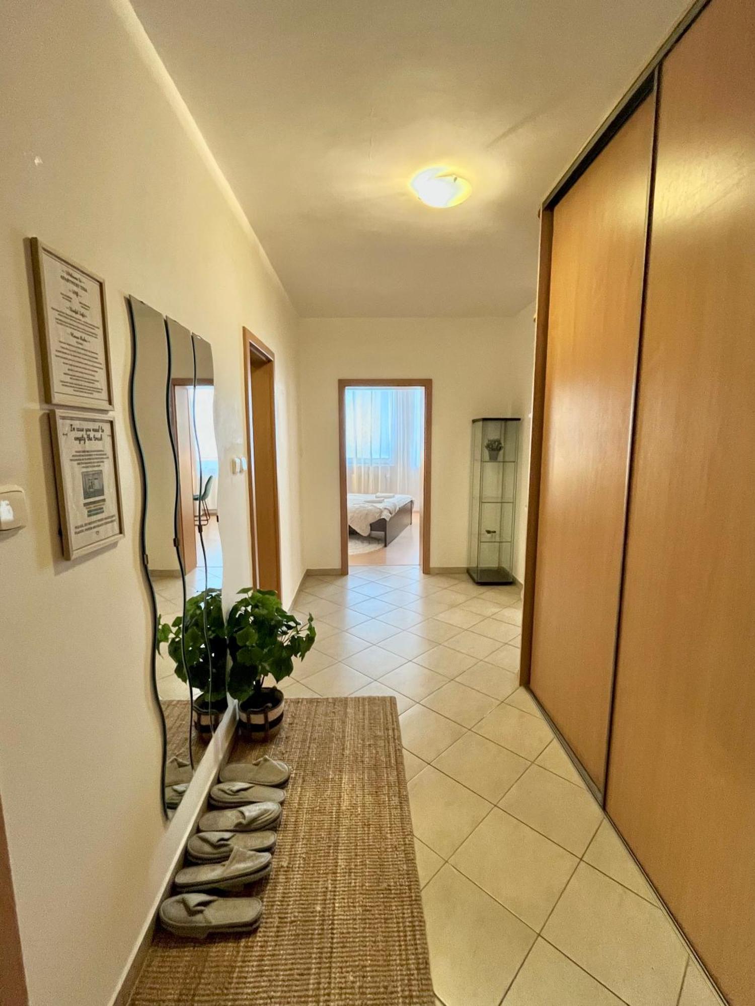 Apartment Tina - Old Town, Free Private Parking Bratislava Exterior foto